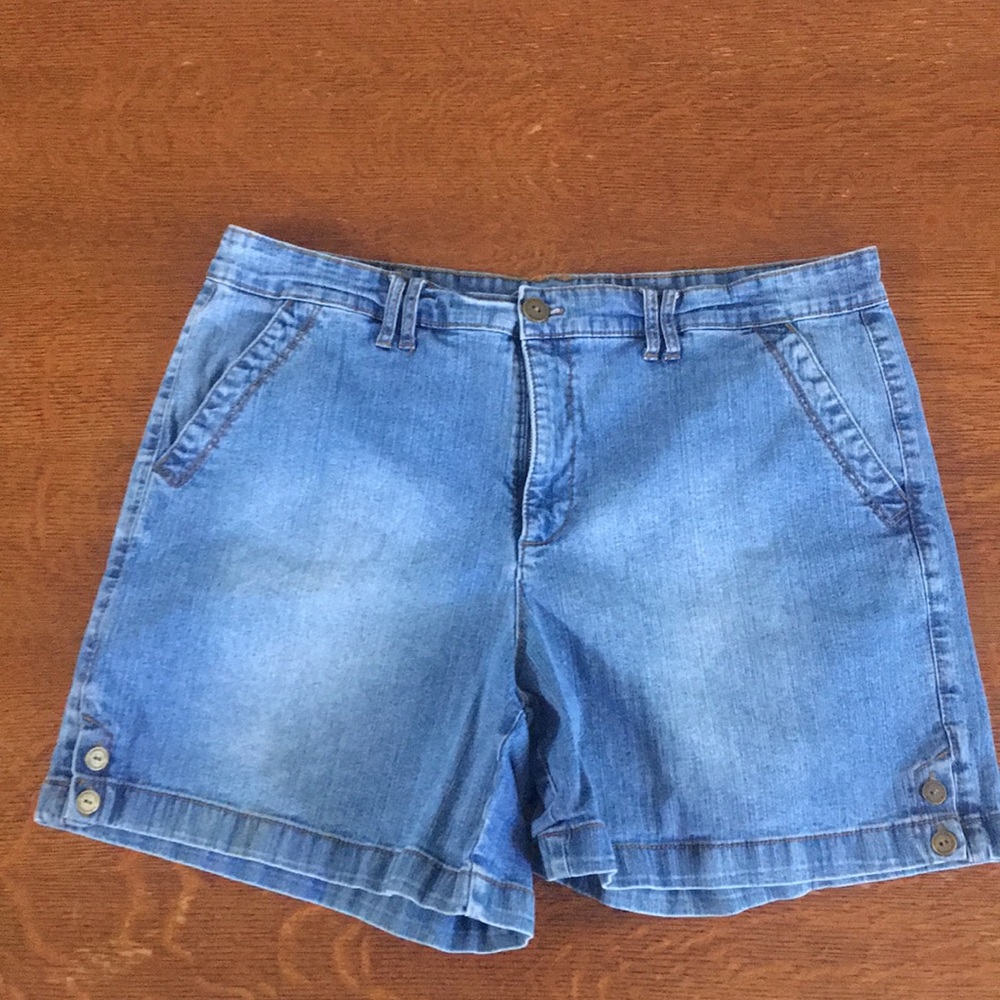 Gloria Vanderbilt Shorts